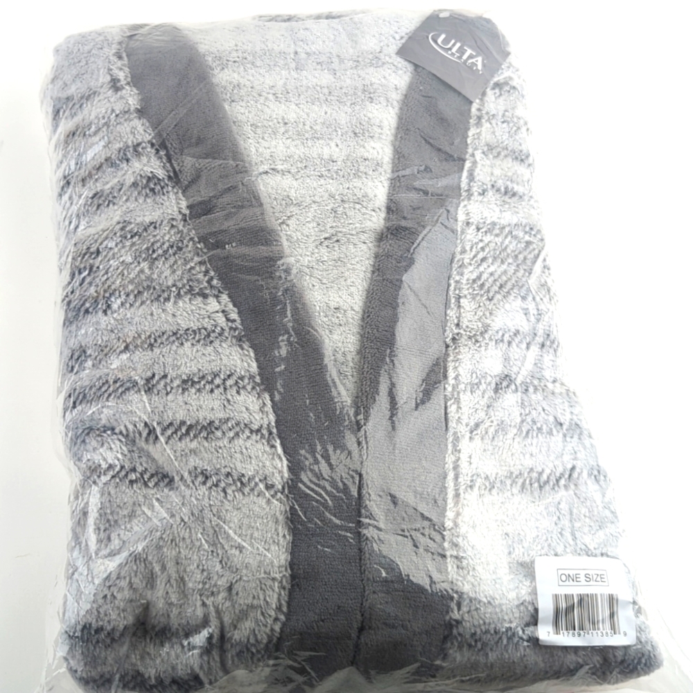 Ulta Gray Plaid Polyester Fleece Robe One Size Fits Most New In Package